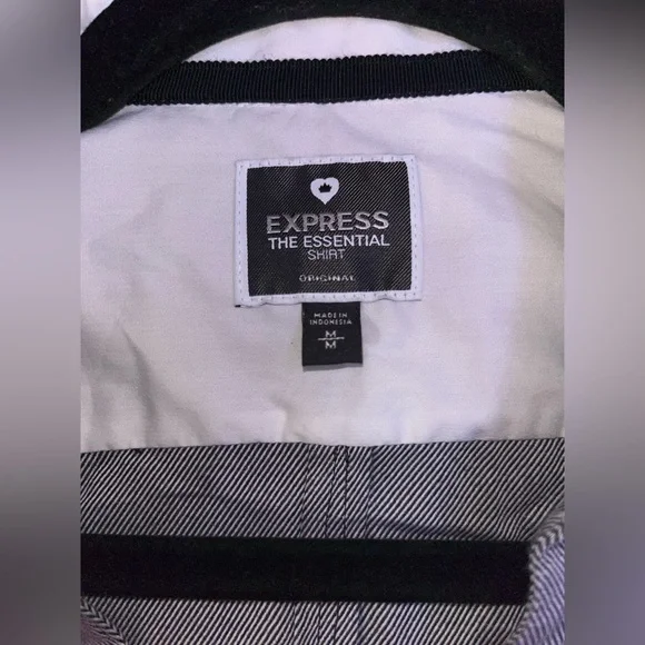 Button down - Picture 3 of 7